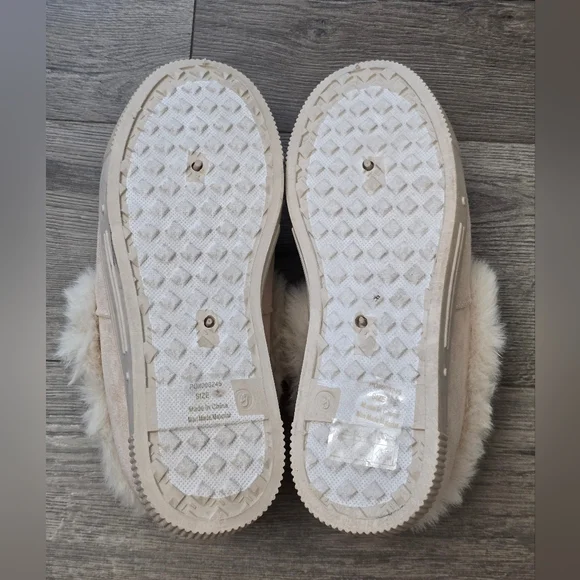 Cozy Fuzzy Soft Warm Slipper Shoes Poms Size 9 Snow Winter Streetwear Natural - Picture 8 of 10